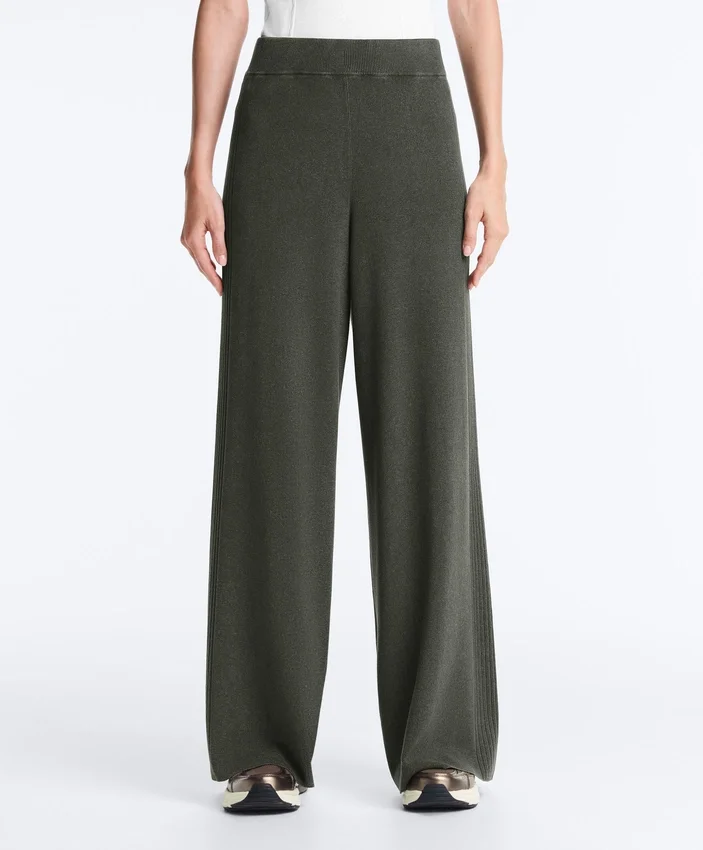 Geradlinige Hose aus Rippstrick Geradlinige Hose aus Rippstrick