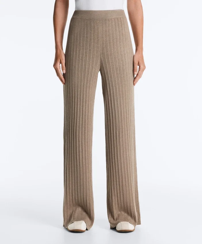 Geradlinige Hose aus Rippstrick Geradlinige Hose aus Rippstrick