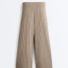 Geradlinige Hose aus Rippstrick Geradlinige Hose aus Rippstrick