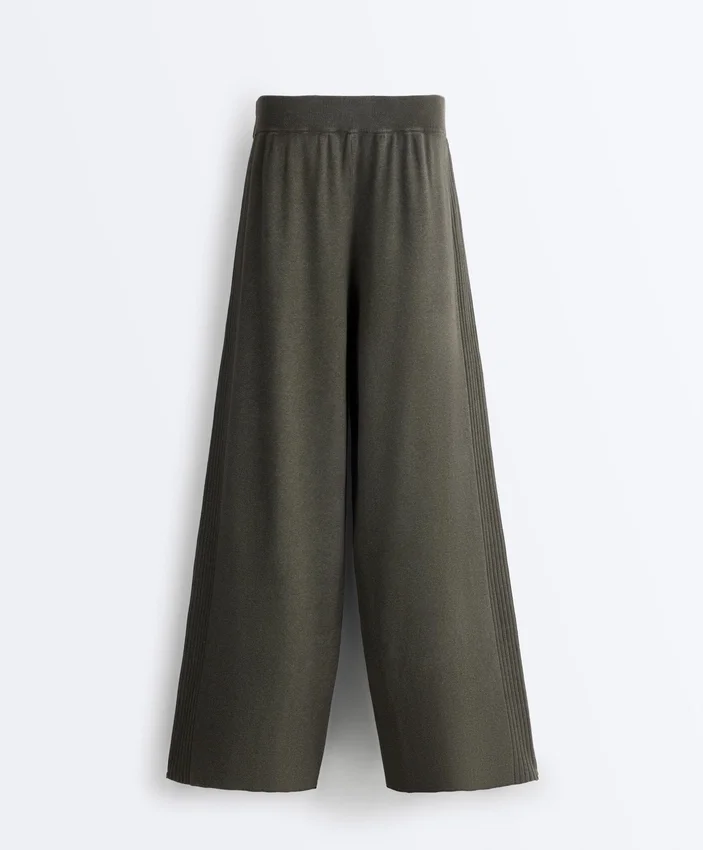 Geradlinige Hose aus Rippstrick Geradlinige Hose aus Rippstrick
