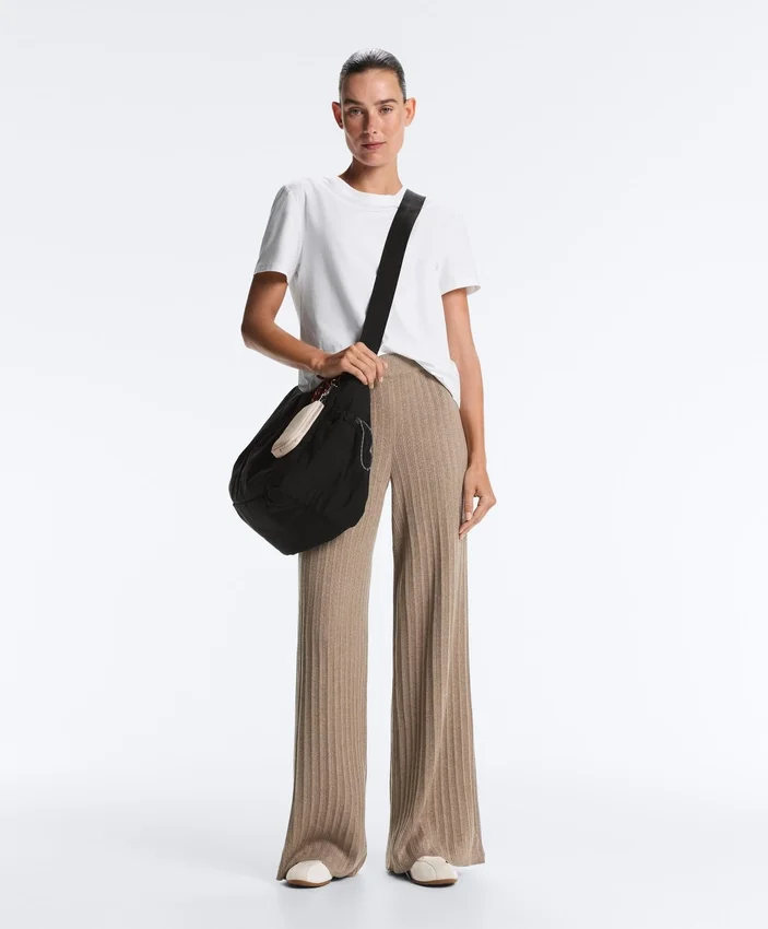 Geradlinige Hose aus Rippstrick Geradlinige Hose aus Rippstrick