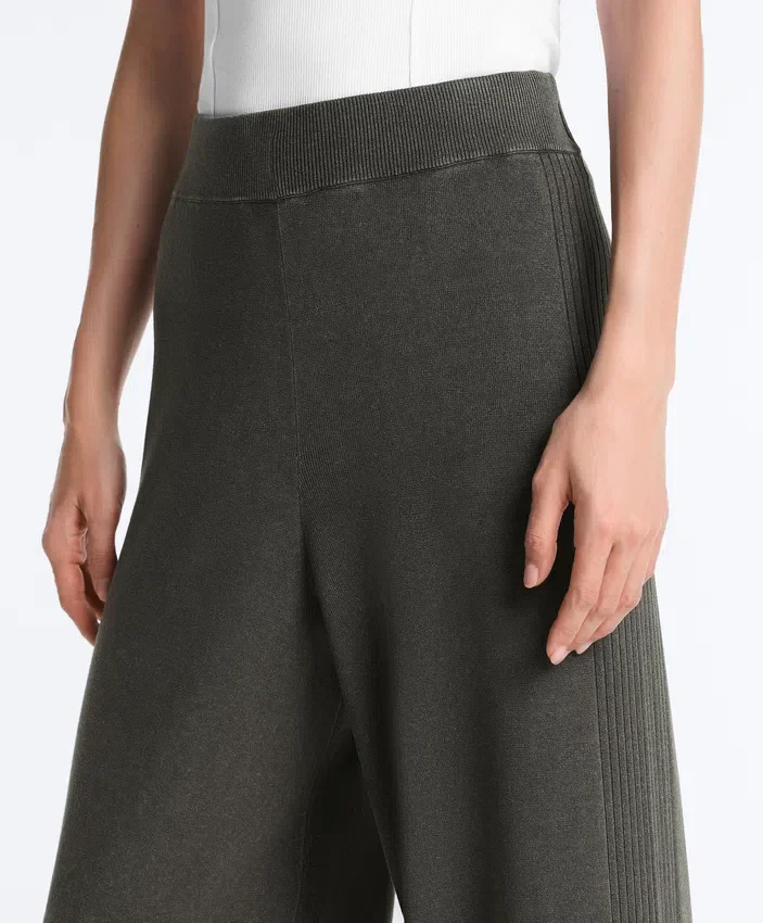 Geradlinige Hose aus Rippstrick Geradlinige Hose aus Rippstrick