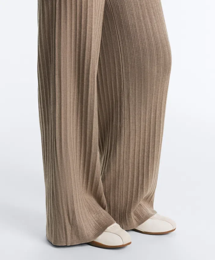 Geradlinige Hose aus Rippstrick Geradlinige Hose aus Rippstrick