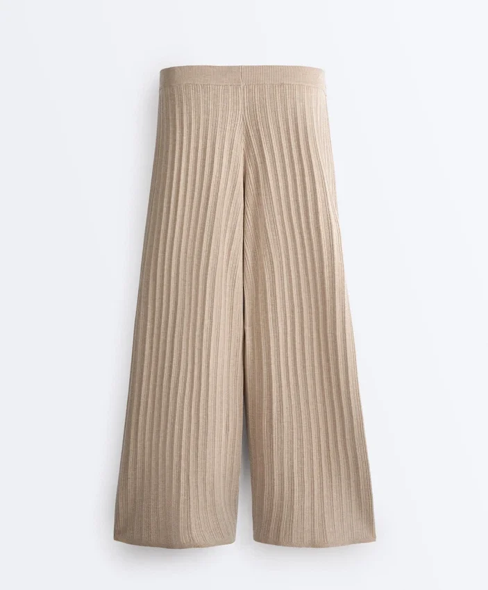 Geradlinige Hose aus Rippstrick Geradlinige Hose aus Rippstrick