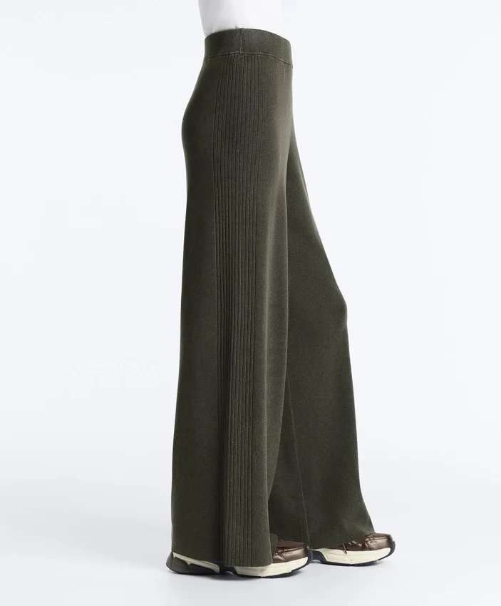 Geradlinige Hose aus Rippstrick Geradlinige Hose aus Rippstrick