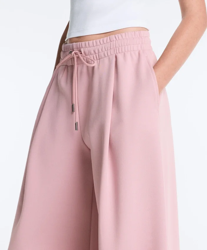 Geradlinige Plissee-Hose aus Baumwollpiqué Geradlinige Plissee-Hose aus Baumwollpiqué