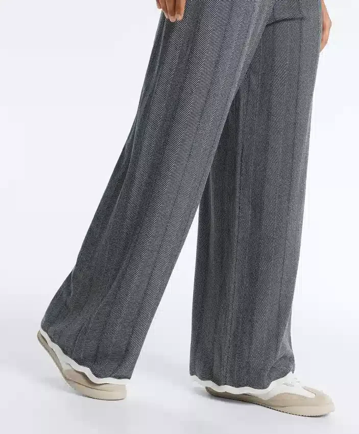 Geradlinige Strickhose mit Fischgrätenmuster Geradlinige Strickhose mit Fischgrätenmuster