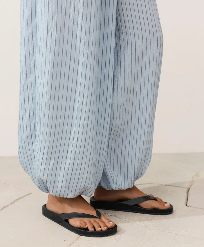 Gestreifte Bloomer-Hose aus Modal-Mischgewebe Gestreifte Bloomer-Hose aus Modal-Mischgewebe