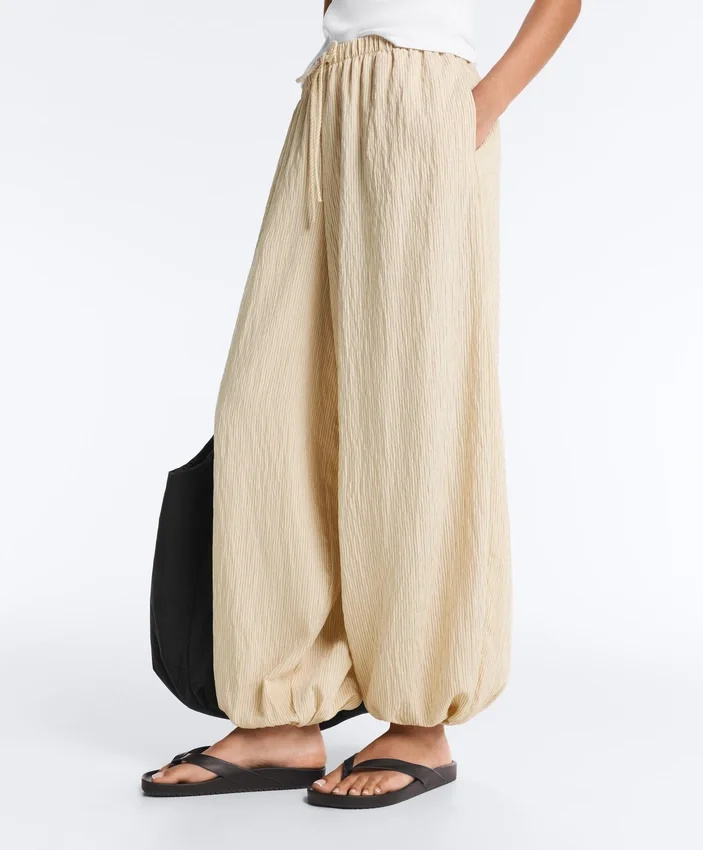 Gestreifte Bloomer-Hose aus Modal-Mischgewebe Gestreifte Bloomer-Hose aus Modal-Mischgewebe