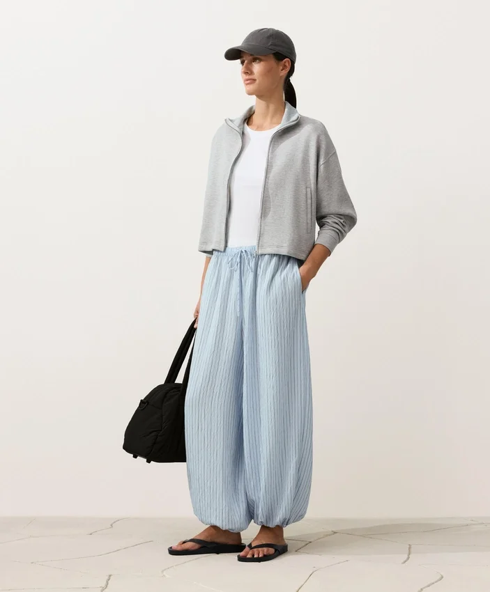 Gestreifte Bloomer-Hose aus Modal-Mischgewebe Gestreifte Bloomer-Hose aus Modal-Mischgewebe