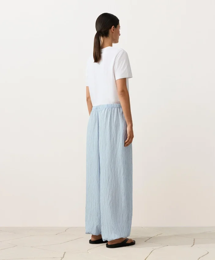 Gestreifte Bloomer-Hose aus Modal-Mischgewebe Gestreifte Bloomer-Hose aus Modal-Mischgewebe