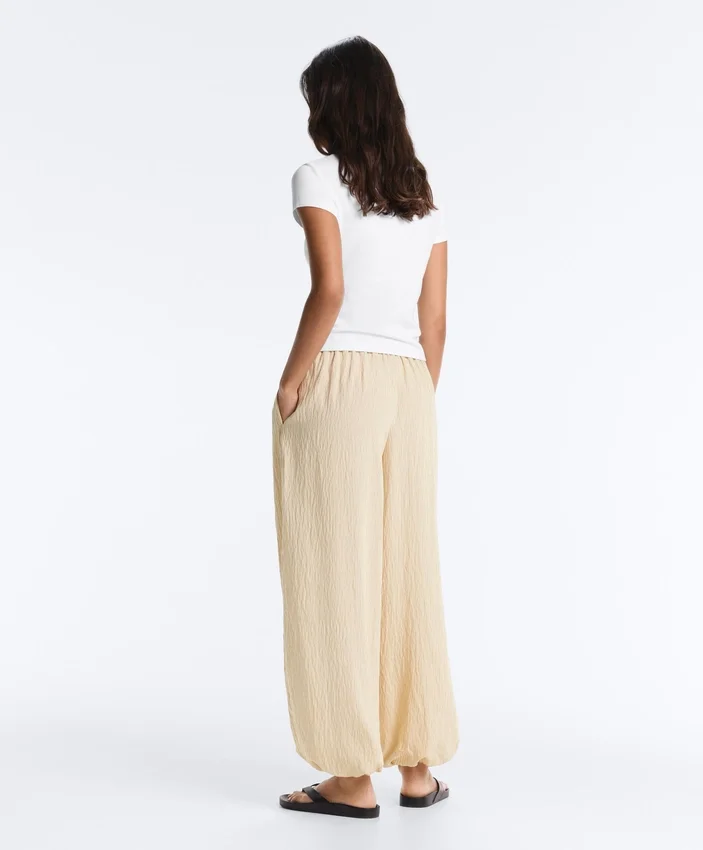 Gestreifte Bloomer-Hose aus Modal-Mischgewebe Gestreifte Bloomer-Hose aus Modal-Mischgewebe