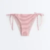 Gestreifter Bikini-Slip mit mittlerer Bedeckung und Bindebändern Gestreifter Bikini-Slip mit mittlerer Bedeckung und Bindebändern