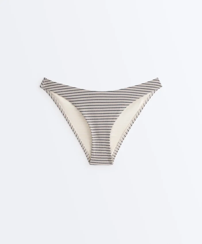 Gestreifter Bikini-Slip mit mittlerer Bedeckung und U-Ausschnitt Gestreifter Bikini-Slip mit mittlerer Bedeckung und U-Ausschnitt