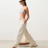 Gestreiftes, strukturiertes Triangel-Bikinioberteil mit Neckholder Gestreiftes, strukturiertes Triangel-Bikinioberteil mit Neckholder