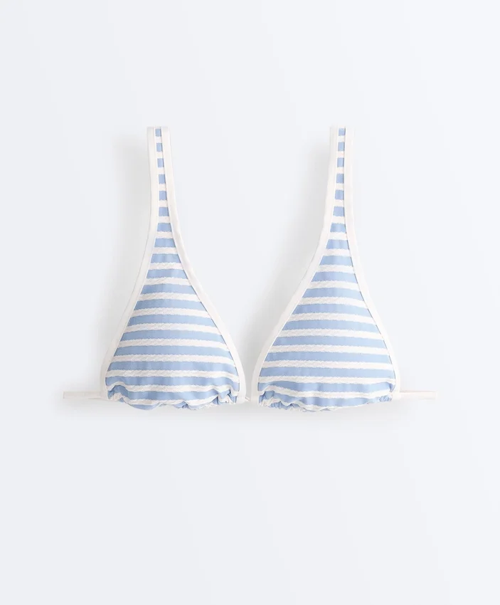 Gestreiftes, strukturiertes Triangel-Bikinioberteil mit Neckholder Gestreiftes, strukturiertes Triangel-Bikinioberteil mit Neckholder