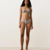 Gestreiftes Triangel-Oberteil für Bikinis Gestreiftes Triangel-Oberteil für Bikinis