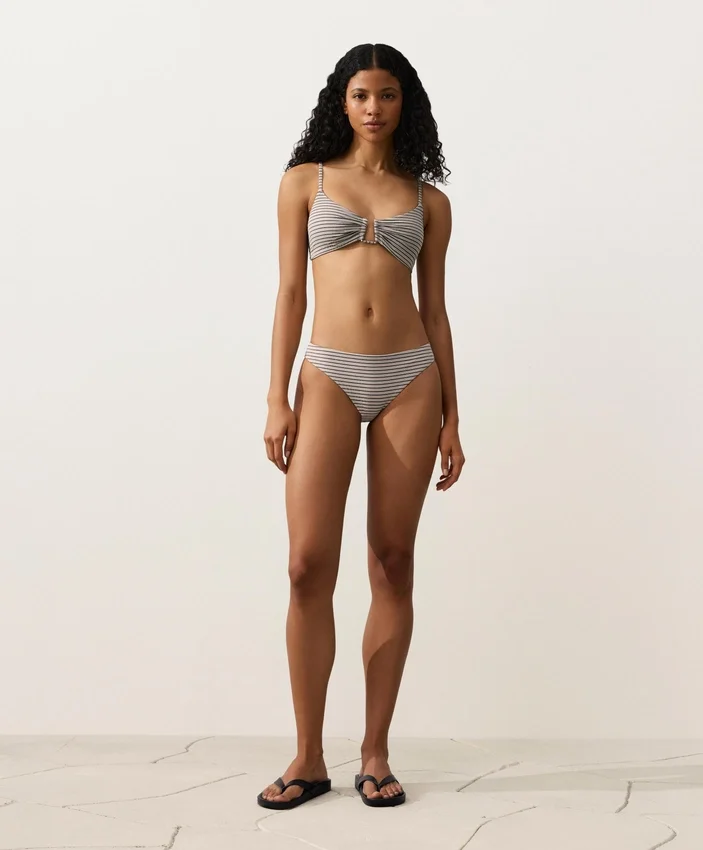 Gestreiftes Triangel-Oberteil für Bikinis Gestreiftes Triangel-Oberteil für Bikinis