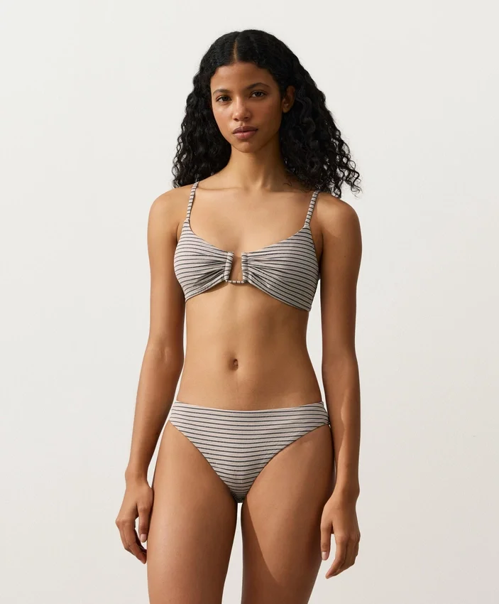 Gestreiftes Triangel-Oberteil für Bikinis Gestreiftes Triangel-Oberteil für Bikinis