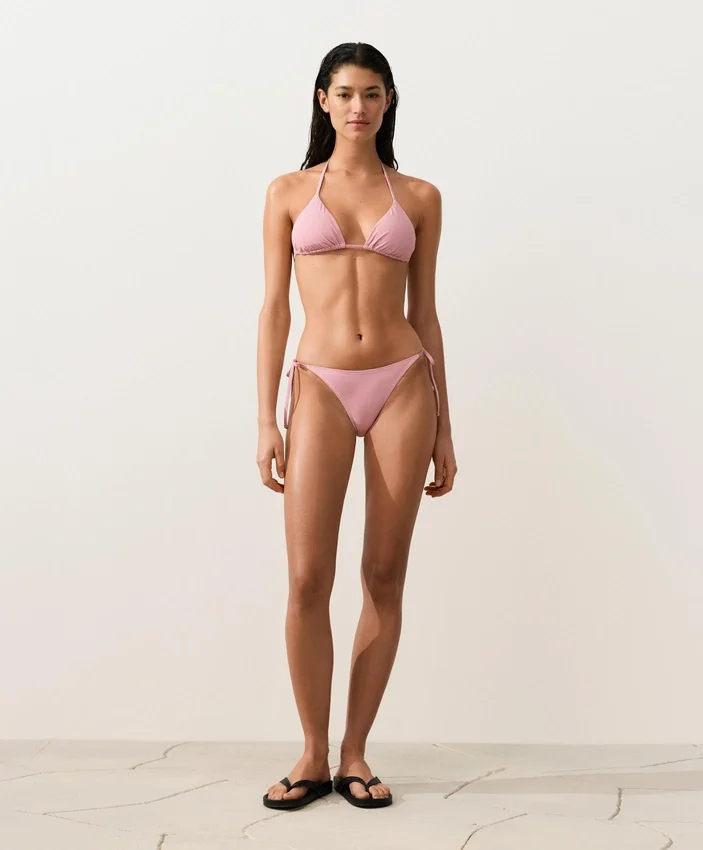 Gestreiftes Triangel-Oberteil für Bikinis Gestreiftes Triangel-Oberteil für Bikinis