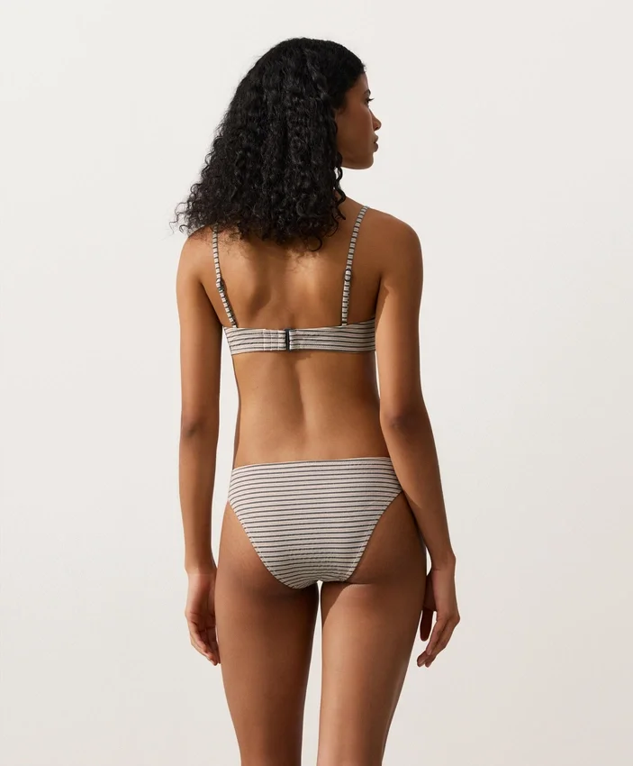 Gestreiftes Triangel-Oberteil für Bikinis Gestreiftes Triangel-Oberteil für Bikinis