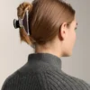 Grosse Haarschmuck-Klammer mit Paspel Grosse Haarschmuck-Klammer mit Paspel
