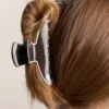 Grosse Haarschmuck-Klammer mit Paspel Grosse Haarschmuck-Klammer mit Paspel