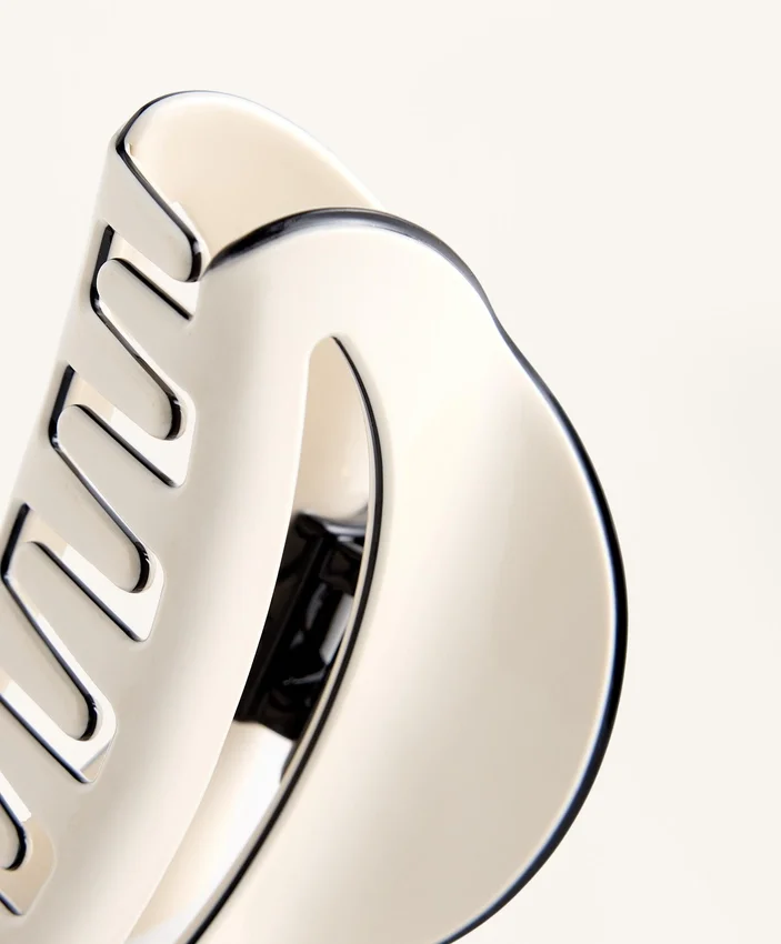 Grosse Haarschmuck-Spange mit Paspel Grosse Haarschmuck-Spange mit Paspel
