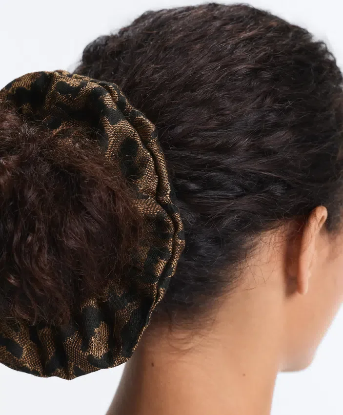 Grosses Haargummi mit Leoparden-Jacquardmuster Grosses Haargummi mit Leoparden-Jacquardmuster