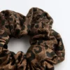 Grosses Haargummi mit Leoparden-Jacquardmuster Grosses Haargummi mit Leoparden-Jacquardmuster