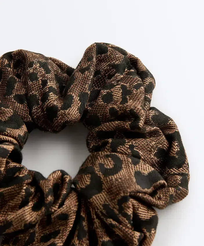 Grosses Haargummi mit Leoparden-Jacquardmuster Grosses Haargummi mit Leoparden-Jacquardmuster