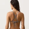 Häkel-Bikinis mit kontrastierenden Wellen und Triangel-Oberteil Häkel-Bikinis mit kontrastierenden Wellen und Triangel-Oberteil
