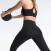 Hoch geschnittene Compressive-Hose mit ausgestelltem Bein Hoch geschnittene Compressive-Hose mit ausgestelltem Bein