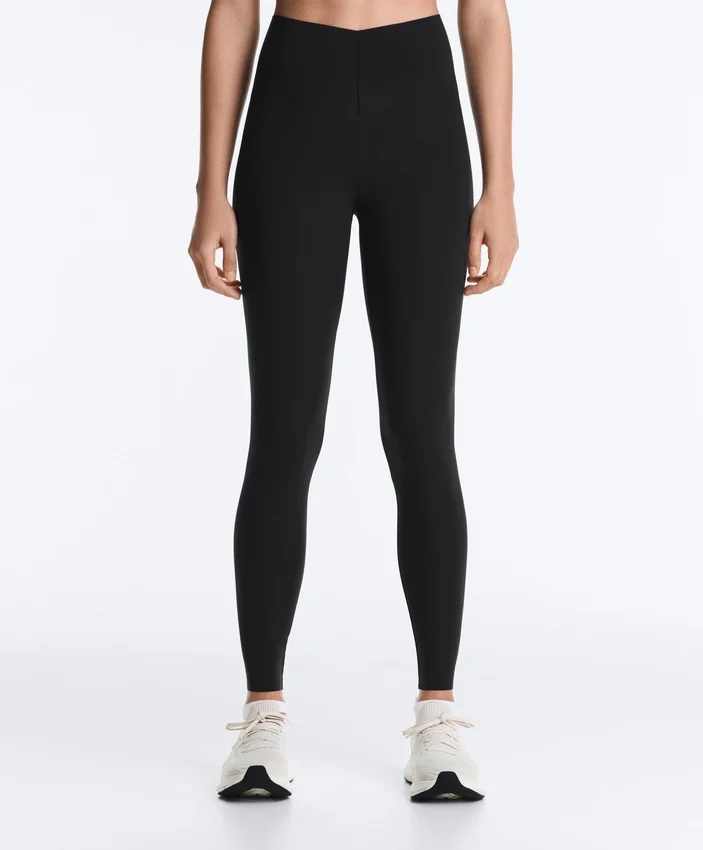 Hoch taillierte, knöchellange Light Touch-Leggings mit V-Ausschnitt, 65 cm Hoch taillierte, knöchellange Light Touch-Leggings mit V-Ausschnitt, 65 cm