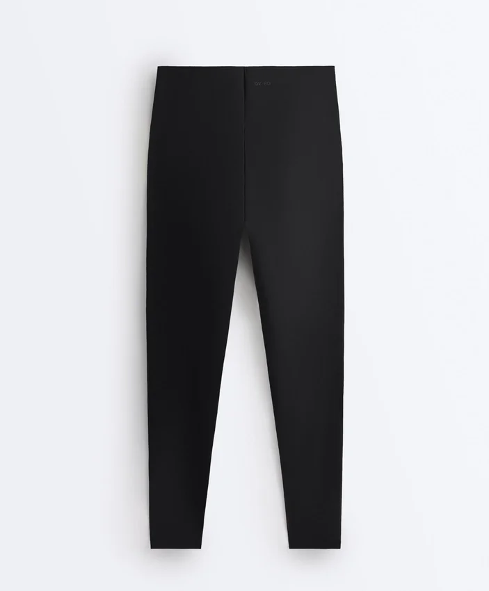Hoch taillierte, knöchellange Light Touch-Leggings mit V-Ausschnitt, 65 cm Hoch taillierte, knöchellange Light Touch-Leggings mit V-Ausschnitt, 65 cm