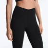 Hoch taillierte, knöchellange Light Touch-Leggings mit V-Ausschnitt, 65 cm Hoch taillierte, knöchellange Light Touch-Leggings mit V-Ausschnitt, 65 cm