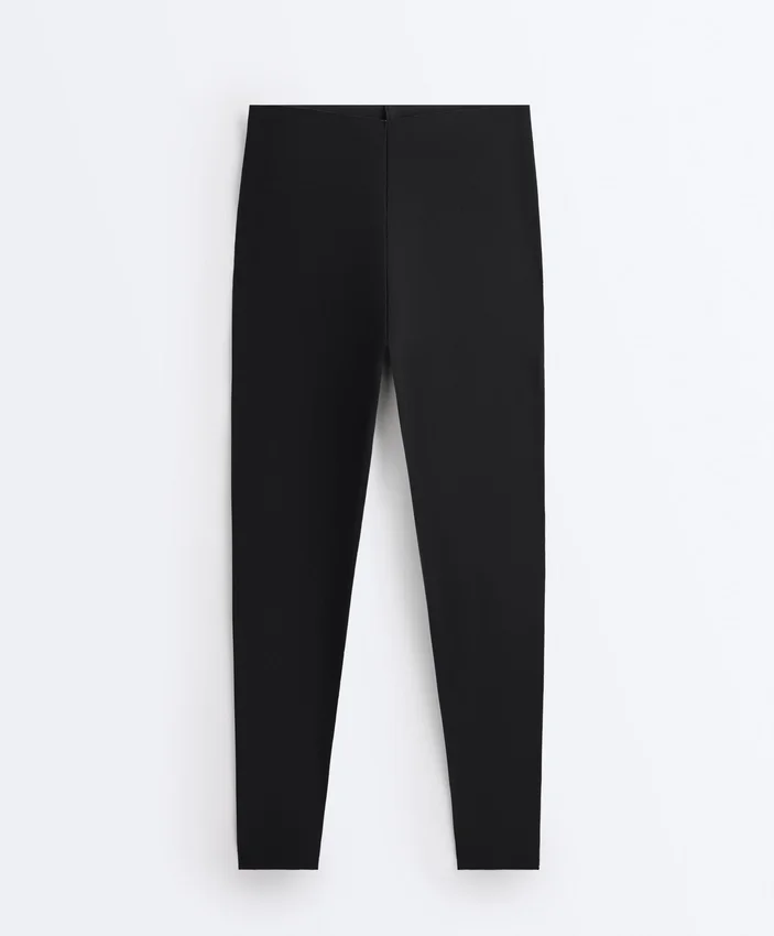 Hoch taillierte, knöchellange Light Touch-Leggings mit V-Ausschnitt, 65 cm Hoch taillierte, knöchellange Light Touch-Leggings mit V-Ausschnitt, 65 cm