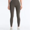 Hochgeschnittene, kompressive, reflektierende Core Control-Leggings in Knöchellänge Hochgeschnittene, kompressive, reflektierende Core Control-Leggings in Knöchellänge