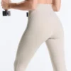 Hochgeschnittene, kompressive, reflektierende Core Control-Leggings in Knöchellänge Hochgeschnittene, kompressive, reflektierende Core Control-Leggings in Knöchellänge