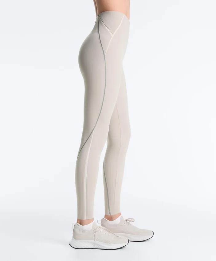 Hochgeschnittene, kompressive, reflektierende Core Control-Leggings in Knöchellänge Hochgeschnittene, kompressive, reflektierende Core Control-Leggings in Knöchellänge