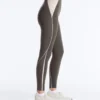 Hochgeschnittene, kompressive, reflektierende Core Control-Leggings in Knöchellänge Hochgeschnittene, kompressive, reflektierende Core Control-Leggings in Knöchellänge