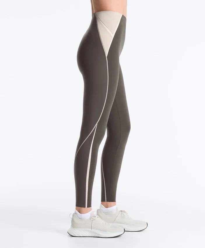 Hochgeschnittene, kompressive, reflektierende Core Control-Leggings in Knöchellänge Hochgeschnittene, kompressive, reflektierende Core Control-Leggings in Knöchellänge