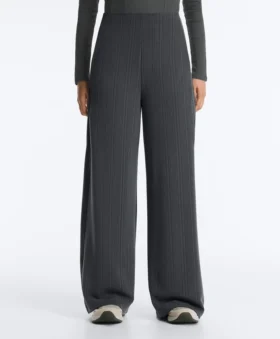 Hose mit asymmetrischen Streifen aus Modal