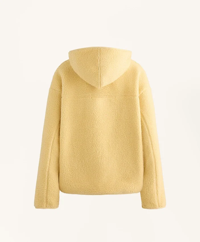 Jacke aus Kunstfell mit Kapuze Jacke aus Kunstfell mit Kapuze