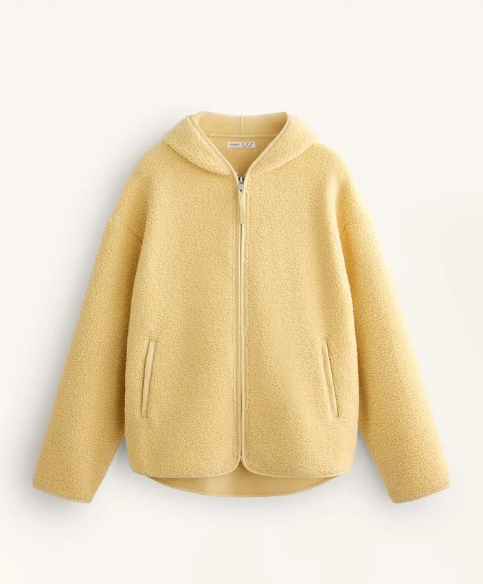 Jacke aus Kunstfell mit Kapuze Jacke aus Kunstfell mit Kapuze