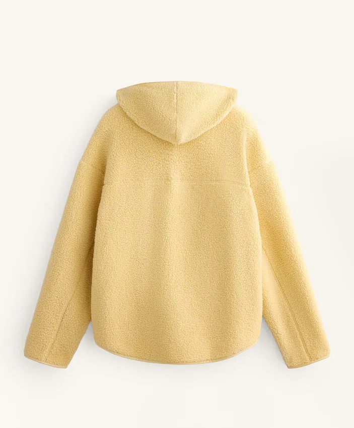 Jacke aus Kunstfell mit Kapuze Jacke aus Kunstfell mit Kapuze