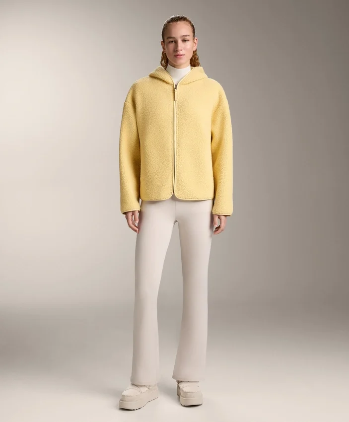 Jacke aus Kunstfell mit Kapuze Jacke aus Kunstfell mit Kapuze