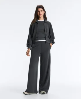 Hose mit asymmetrischen Streifen aus Modal