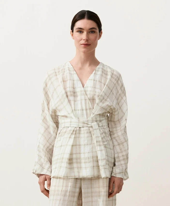 Kimono-Hemd aus einer Mischung aus Leinen und Lyocell mit Karomuster Kimono-Hemd aus einer Mischung aus Leinen und Lyocell mit Karomuster