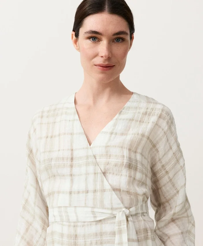 Kimono-Hemd aus einer Mischung aus Leinen und Lyocell mit Karomuster Kimono-Hemd aus einer Mischung aus Leinen und Lyocell mit Karomuster